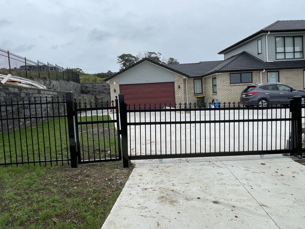 Gate and fence installed in Manukau with small pedestrian gate.
