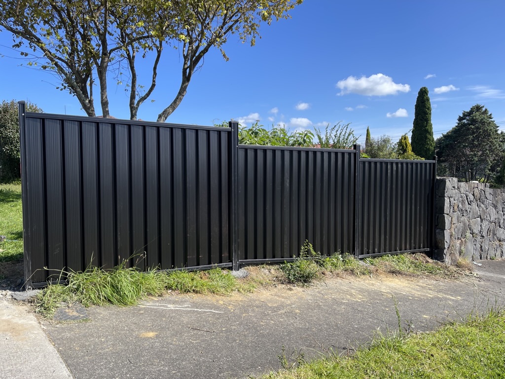 Color steel fence installed in mount roskill. its looks beautiful.